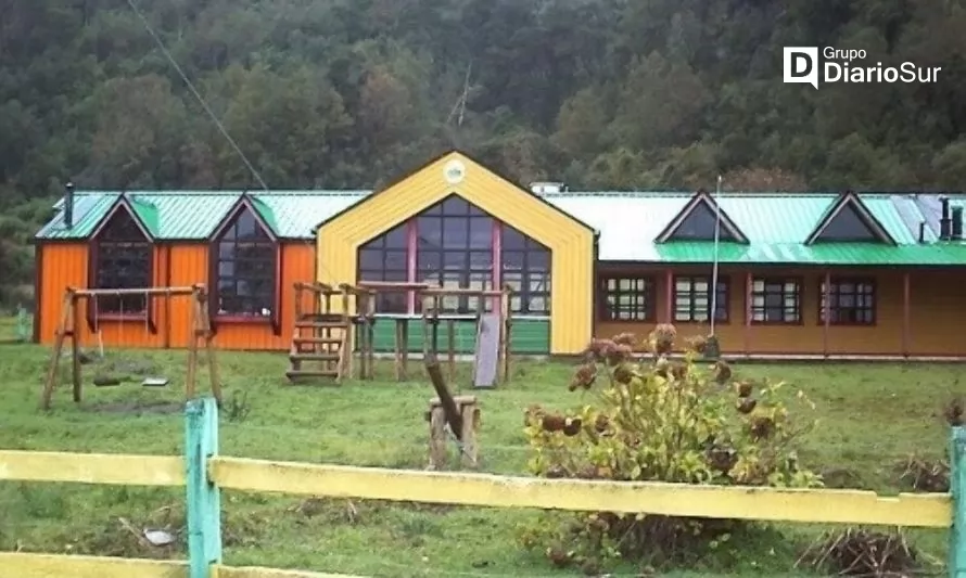 Escuela rural de Futrono en paro hasta tener locomoción: "Sin transporte no hay escuela”
